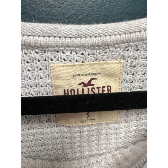 Hollister Light Grey Waffle Knit Cozy Sweater - Picture 3 of 4